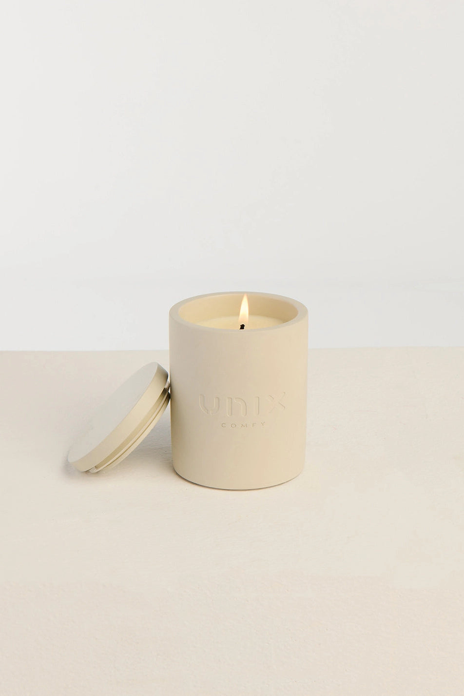 Light grey amalfi scented candle premium soy wax essential oils - UNIX | شمعة أمالفي معطرة بلون رمادي فاتح فاخرة من شمع الصويا وزيوت أساسية - UNIX