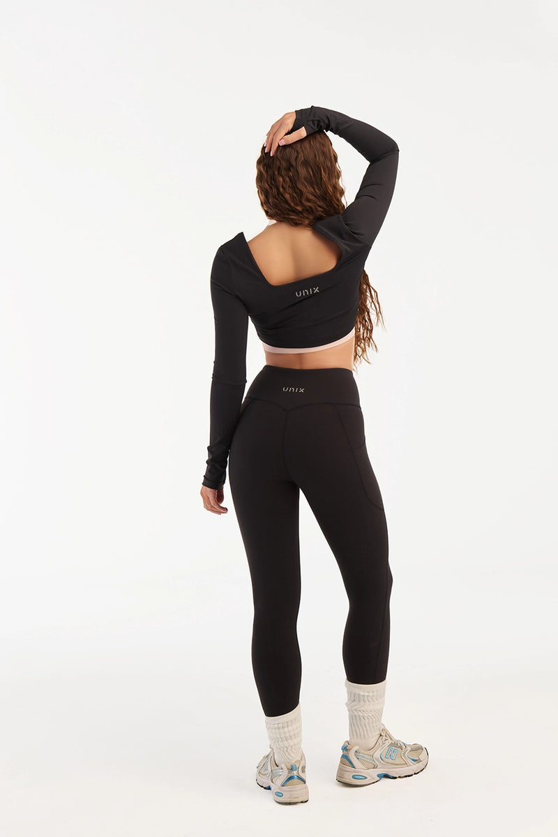 Black sculpting leggings women back close up fabric texture - UNIX | ليقنز نحت الجسم أسود لقطة خلفية قريبة تفاصيل قماش فاخر - UNIX