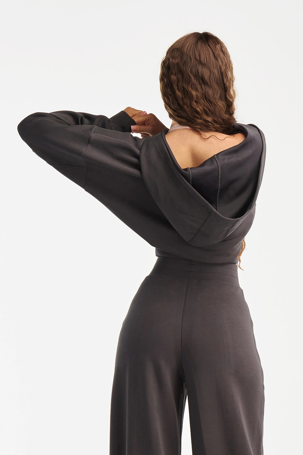 Grey hoodie back view women cropped activewear cozy fit - UNIX | هودي رمادي نسائي من الخلف بقصة كروب أكتيف وير دافئ ومريح - UNIX