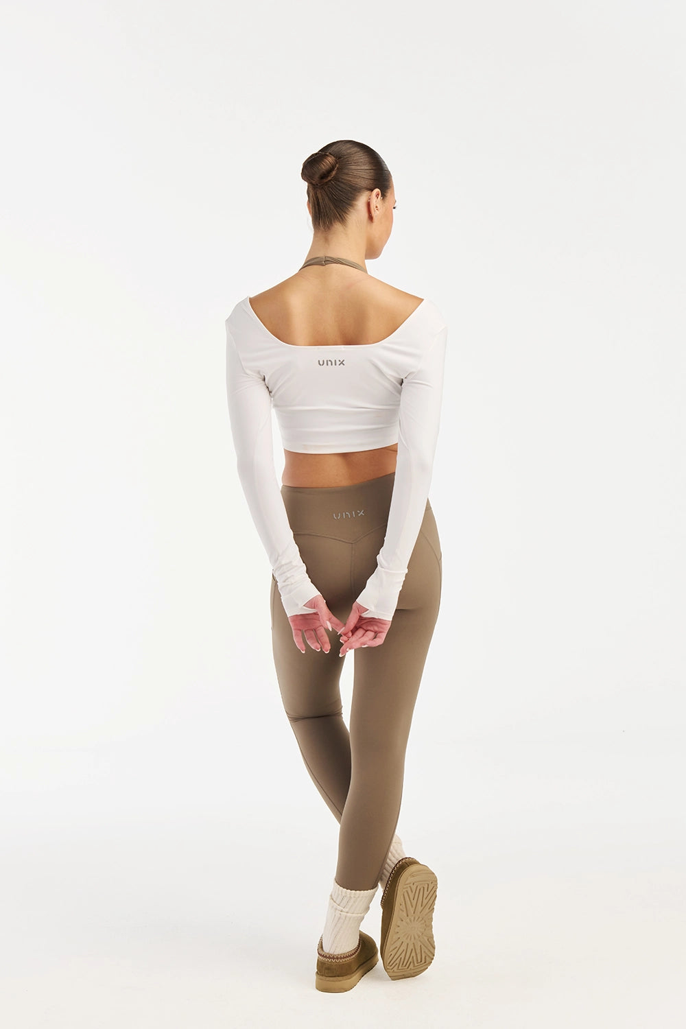 Toffee leggings women movement shot gym to street style - UNIX | ليقنز توفي نسائي لقطة ديناميكية بإطلالة جيم تليق للشارع والتمارين - UNIX