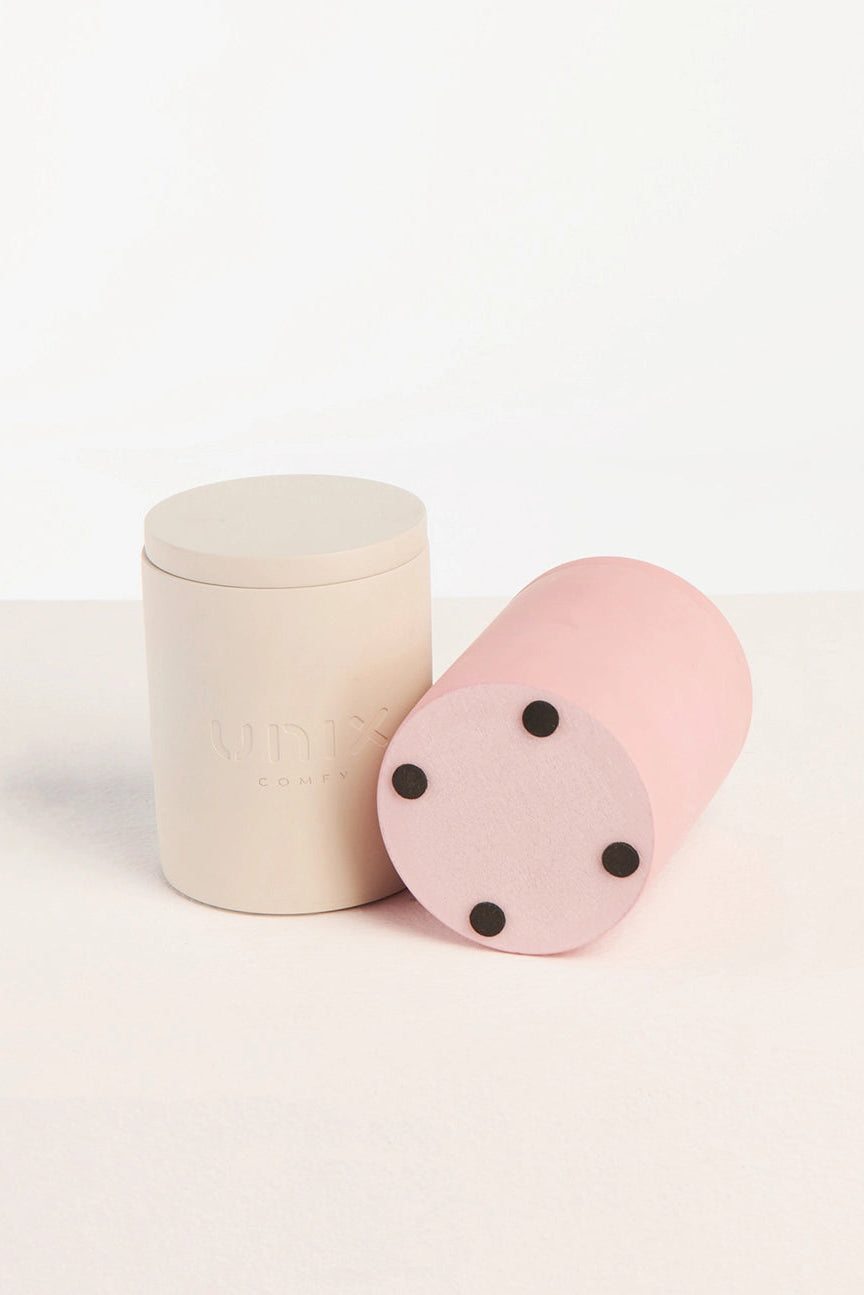 Amalfi scented candle product shot grey ceramic vessel UNIX - UNIX | لقطة منتج شمعة أمالفي معطرة بوعاء سيراميك رمادي UNIX - UNIX