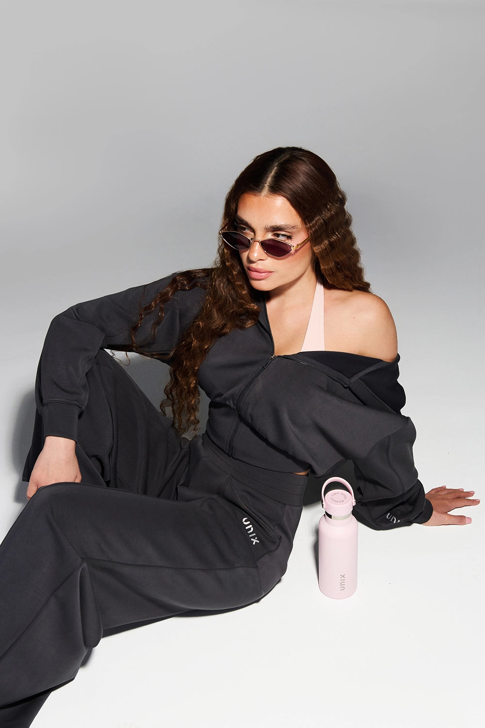 Grey waist tone hoodie set women athleisure premium UNIX - UNIX | طقم هودي ويست تون رمادي نسائي أثلاليژر فاخر UNIX - UNIX
