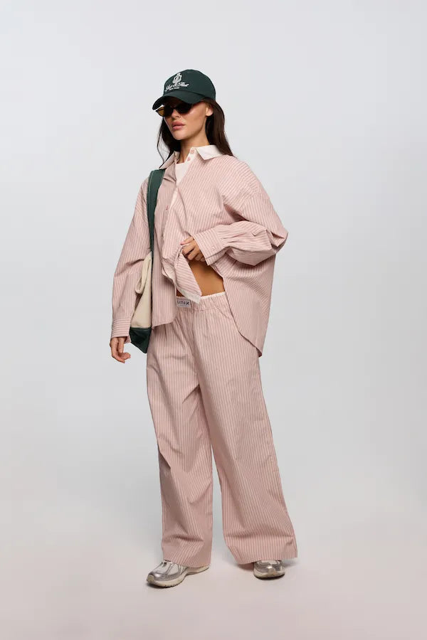 Women casual striped lounge outfit with cap sporty chic look - UNIX | إطلالة نسائية مخططة مع كاب ستايل رياضي كاجوال أنيق
