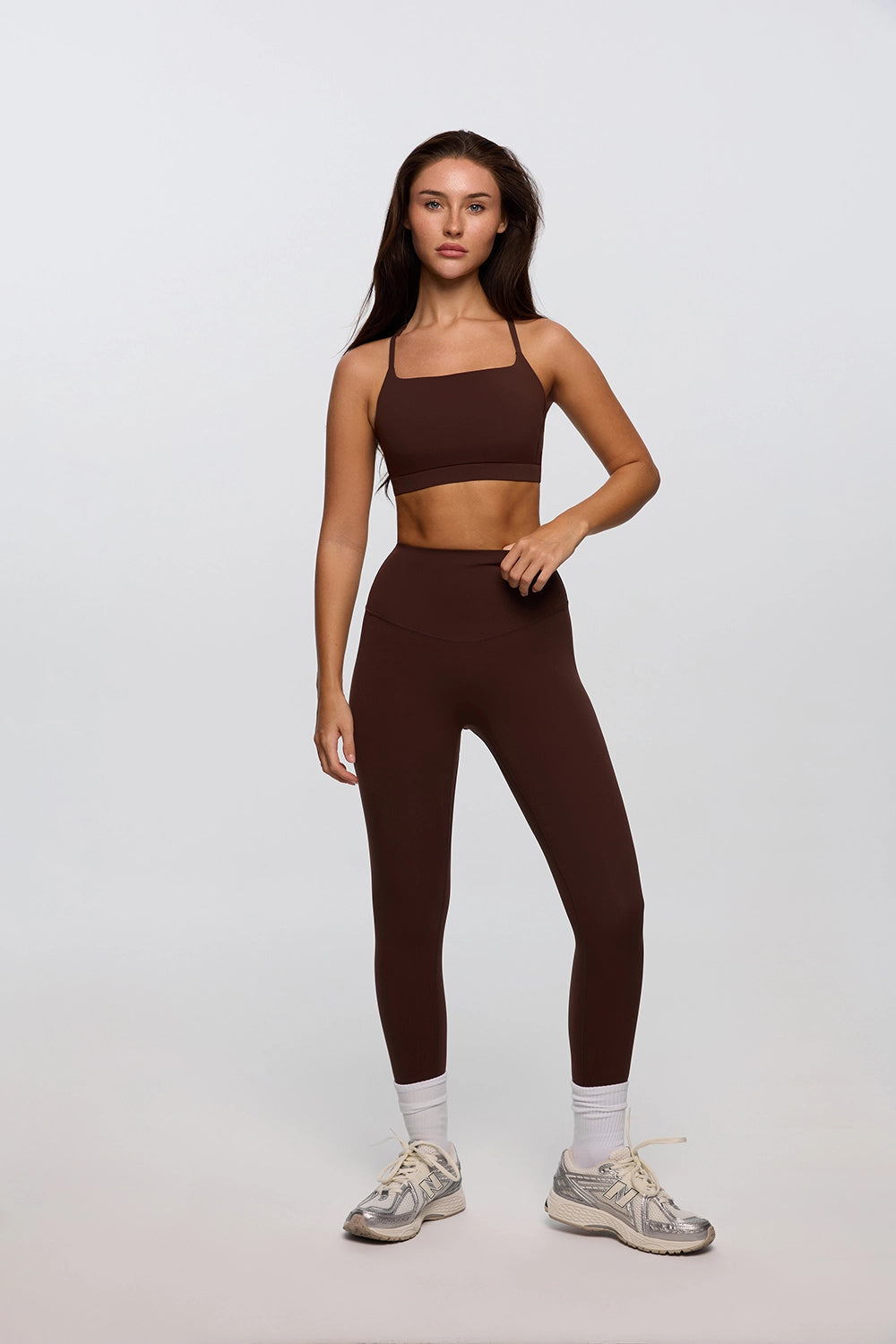 Chocolate sculpting set women bra top and leggings activewear - UNIX | طقم نحت الجسم بلون الشيكولاتة توب برا وليجنز للنساء أكتيف وير - UNIX