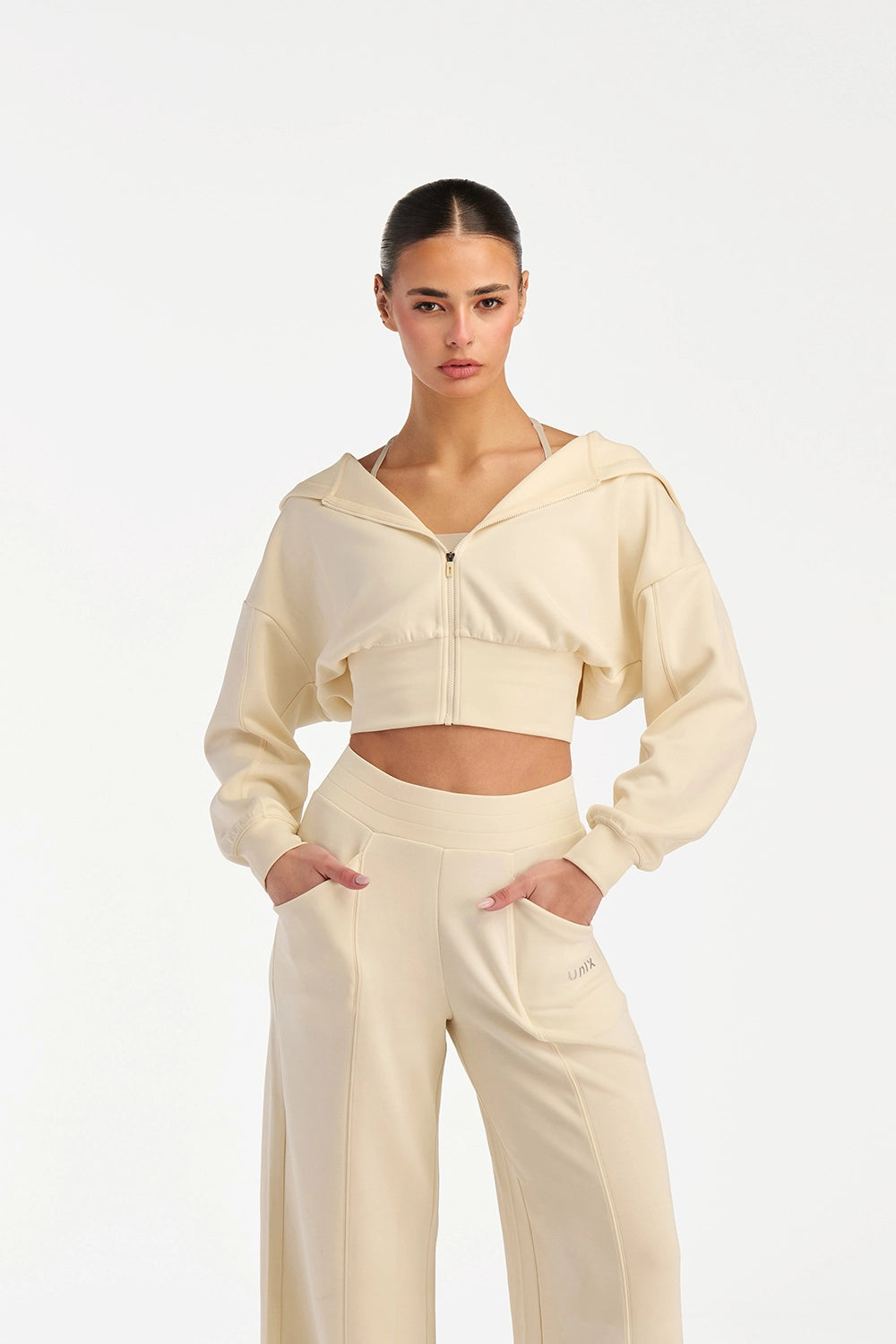 Waist Tone Set Off White - طقم رياضي أوف وايت للنساء بكروب توب وليجنز هاي ويست - UNIX