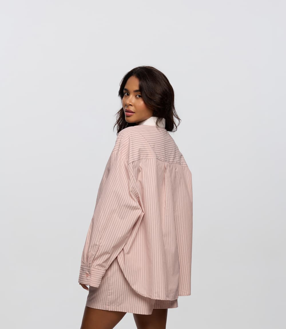 Women striped shirt back view relaxed lounge outfit - UNIX | قميص نسائي مخطط من الخلف بإطلالة مريحة وعصرية مناسبة للراحة اليومية