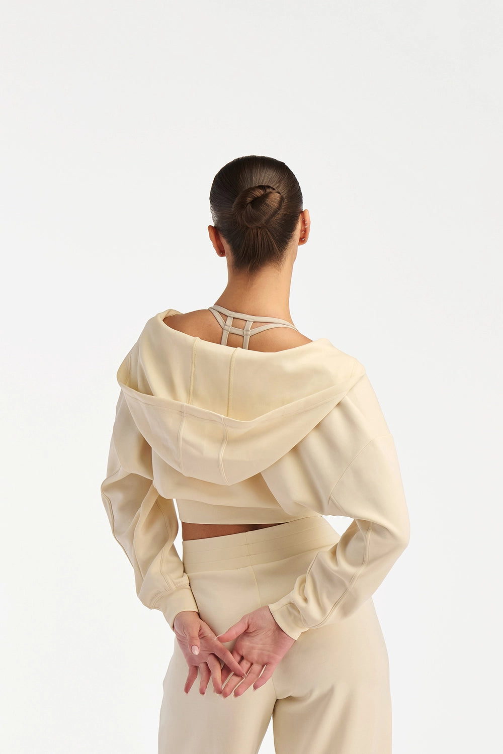 Off white hoodie back view women cropped flattering fit - UNIX | هودي أوف وايت نسائي من الخلف بقصة كروب أنيقة تبرز الخصر - UNIX