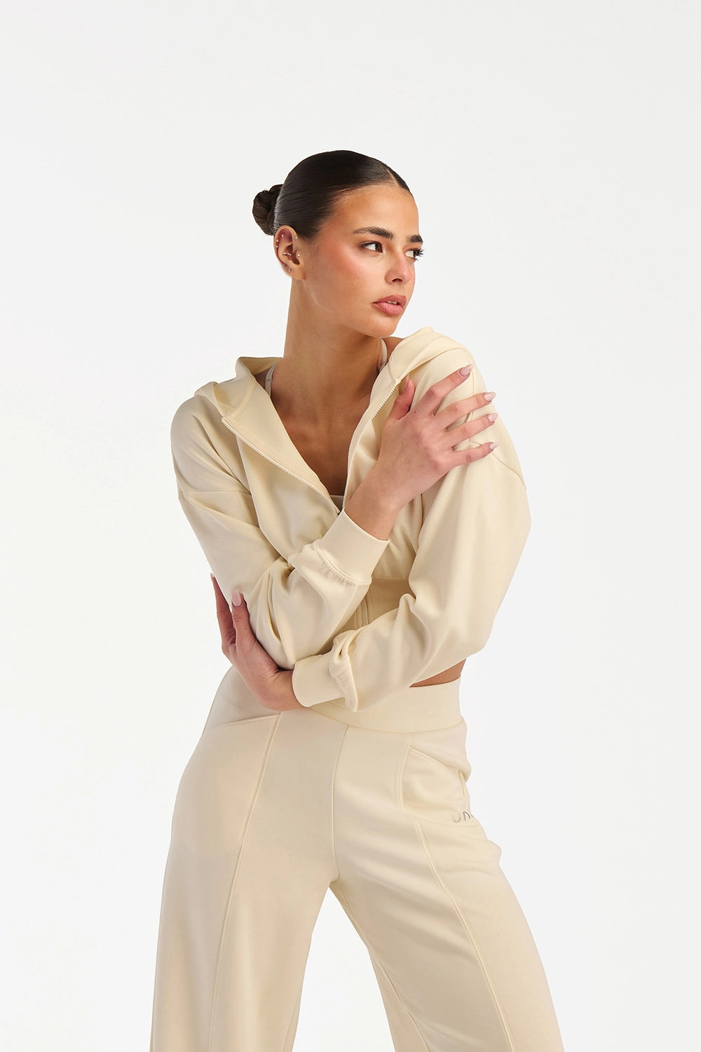 Cream cropped hoodie women side profile clean activewear lines - UNIX | هودي كروب كريمي نسائي من الجانب بخطوط أكتيف وير نظيفة - UNIX