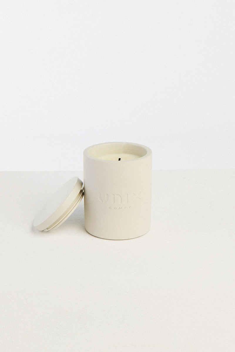 Amalfi scented candle soy wax detail texture - UNIX | تفاصيل شمعة أمالفي العطرية من شمع الصويا - UNIX
