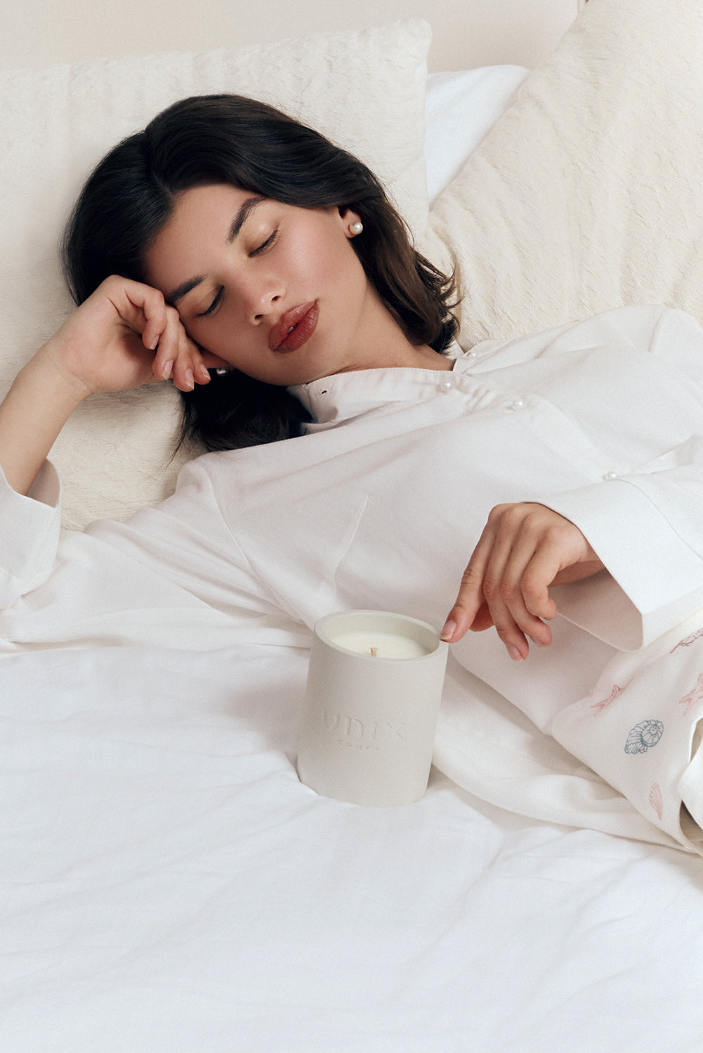 Amalfi scented candle calm quiet moment at home - UNIX | شمعة أمالفي العطرية للحظات الصفاء والهدوء في المنزل - UNIX