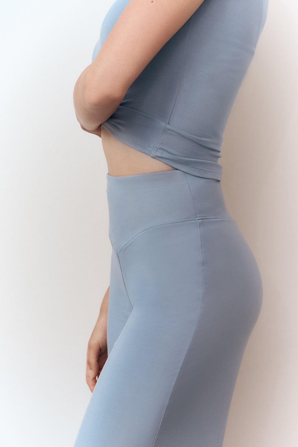 Bamboo lounge set women high waist wide leg pants fluid drape - UNIX | طقم لاونج بامبو نسائي ببنطلون خصر عالٍ واسع الساقين بانسدال انسيابي - UNIX