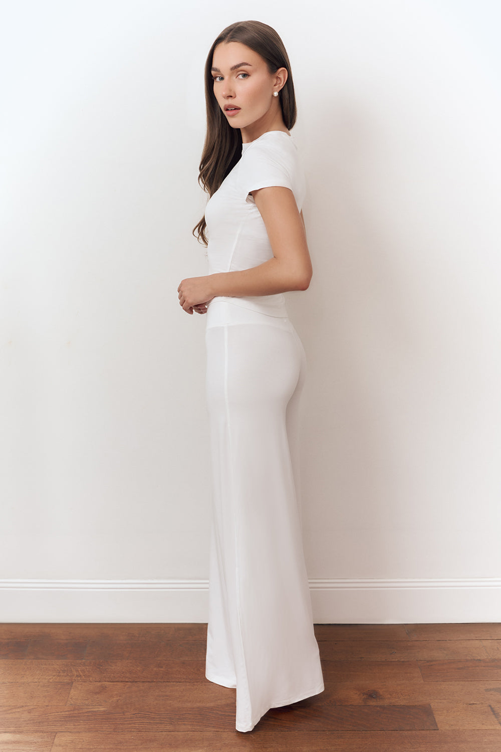 Bamboo lounge set women high waist wide leg pants fluid drape - UNIX | طقم لاونج بامبو نسائي ببنطلون خصر عالٍ واسع الساقين بانسدال انسيابي - UNIX