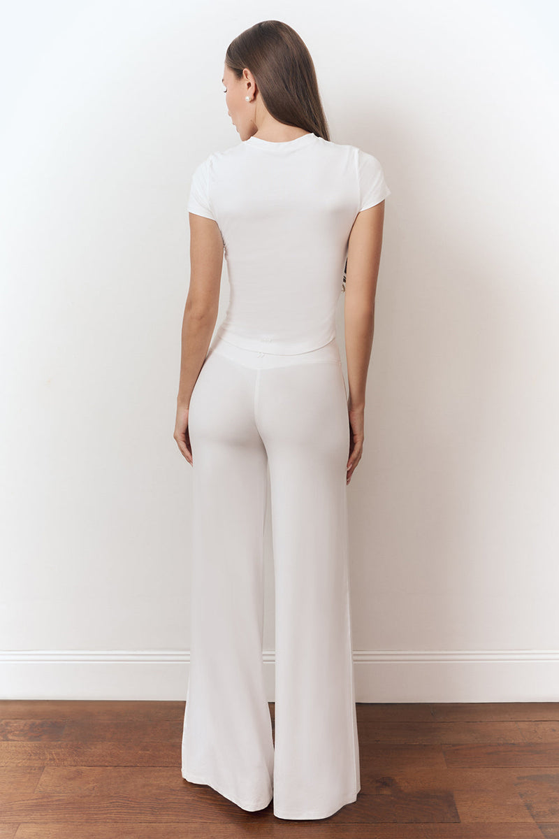 Bamboo 3 piece set women styled for lounging travel and light activity - UNIX | طقم بامبو ٣ قطع نسائي بإطلالة للاسترخاء والسفر والأنشطة الخفيفة - UNIX