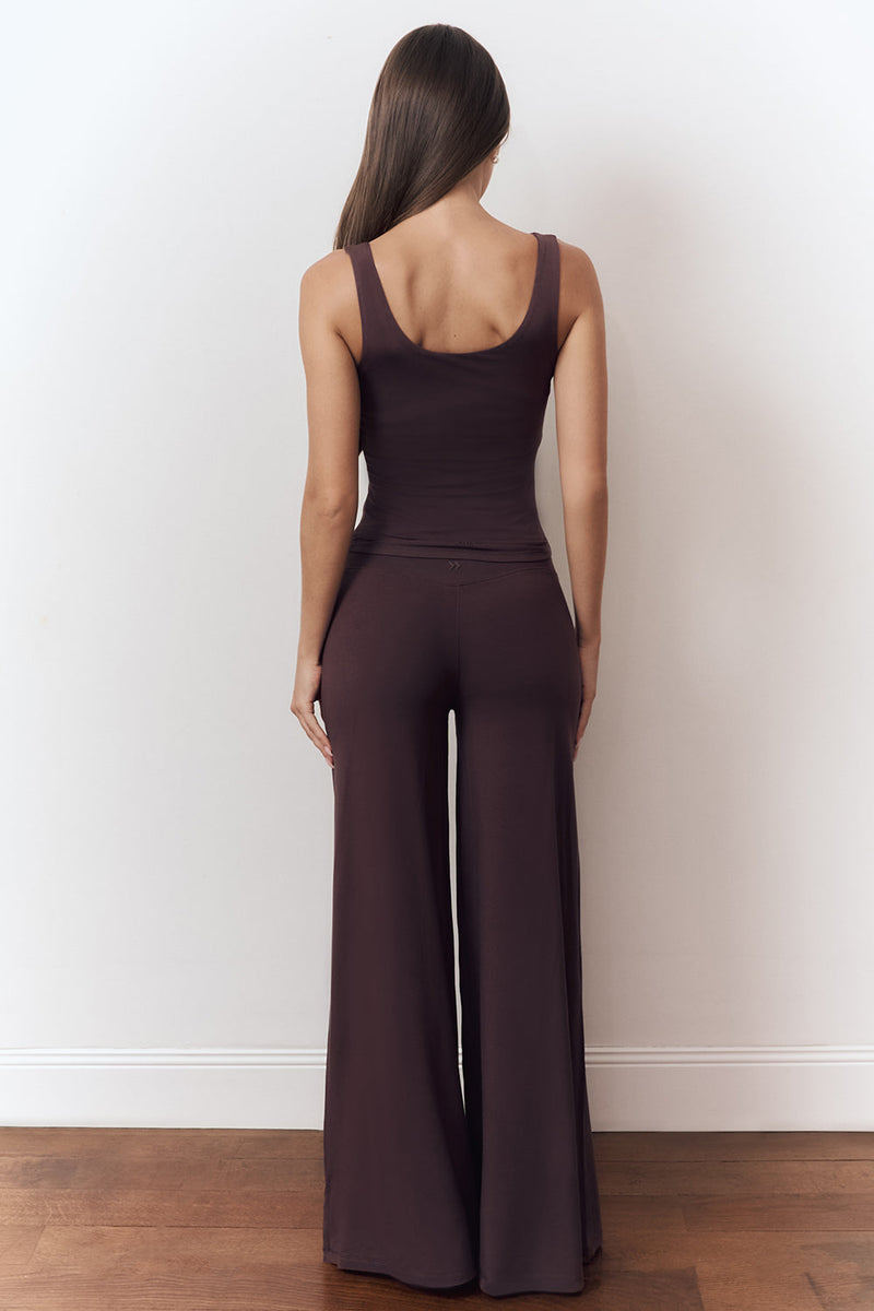 Bamboo 3 piece set women styled for lounging travel and light activity - UNIX | طقم بامبو ٣ قطع نسائي بإطلالة للاسترخاء والسفر والأنشطة الخفيفة - UNIX