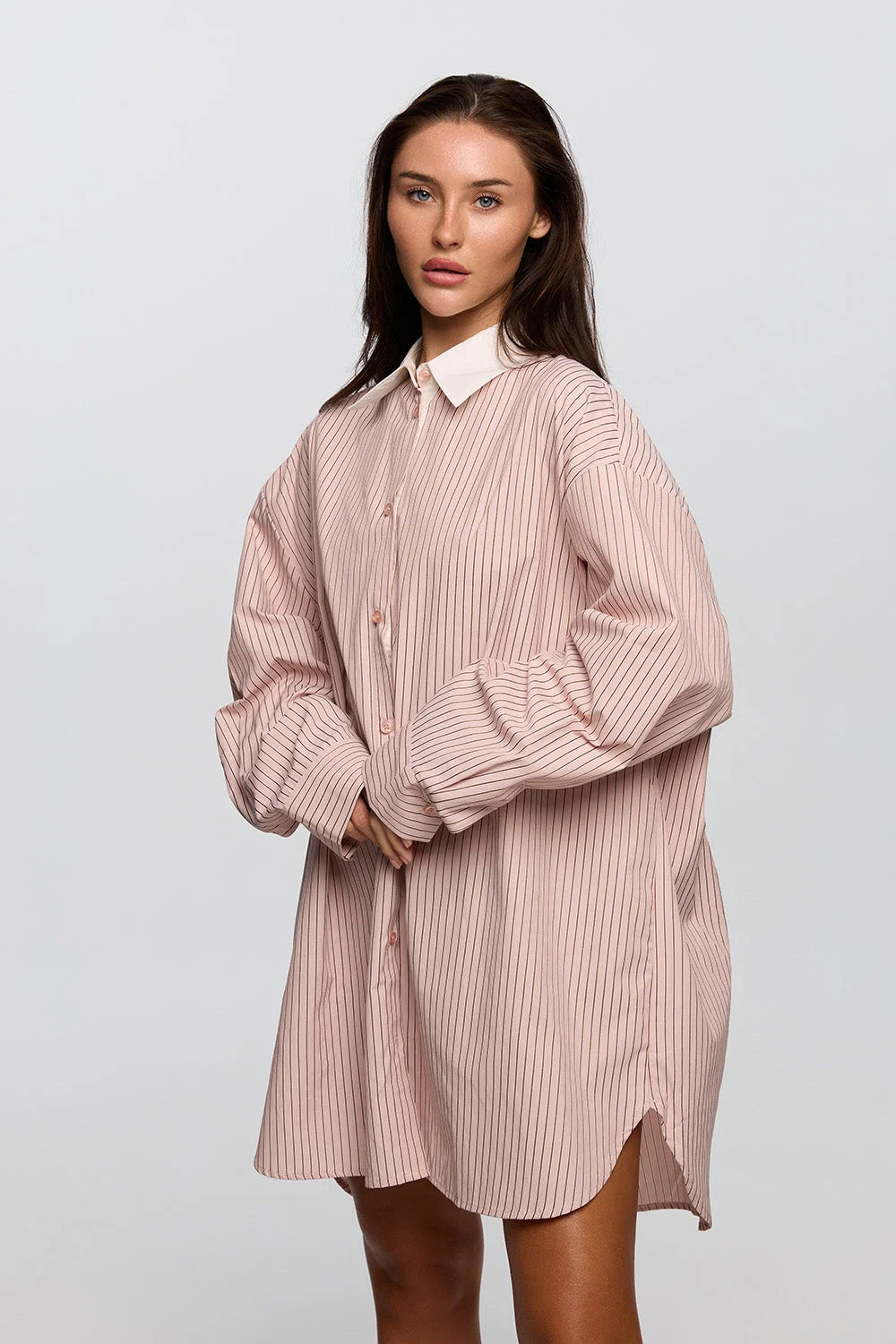 Pink lounge shirt women side view soft drape clean tailoring - UNIX | قميص لاونج بينك نسائي من الجانب بانسيابية ناعمة وتفصيل أنيق - UNIX