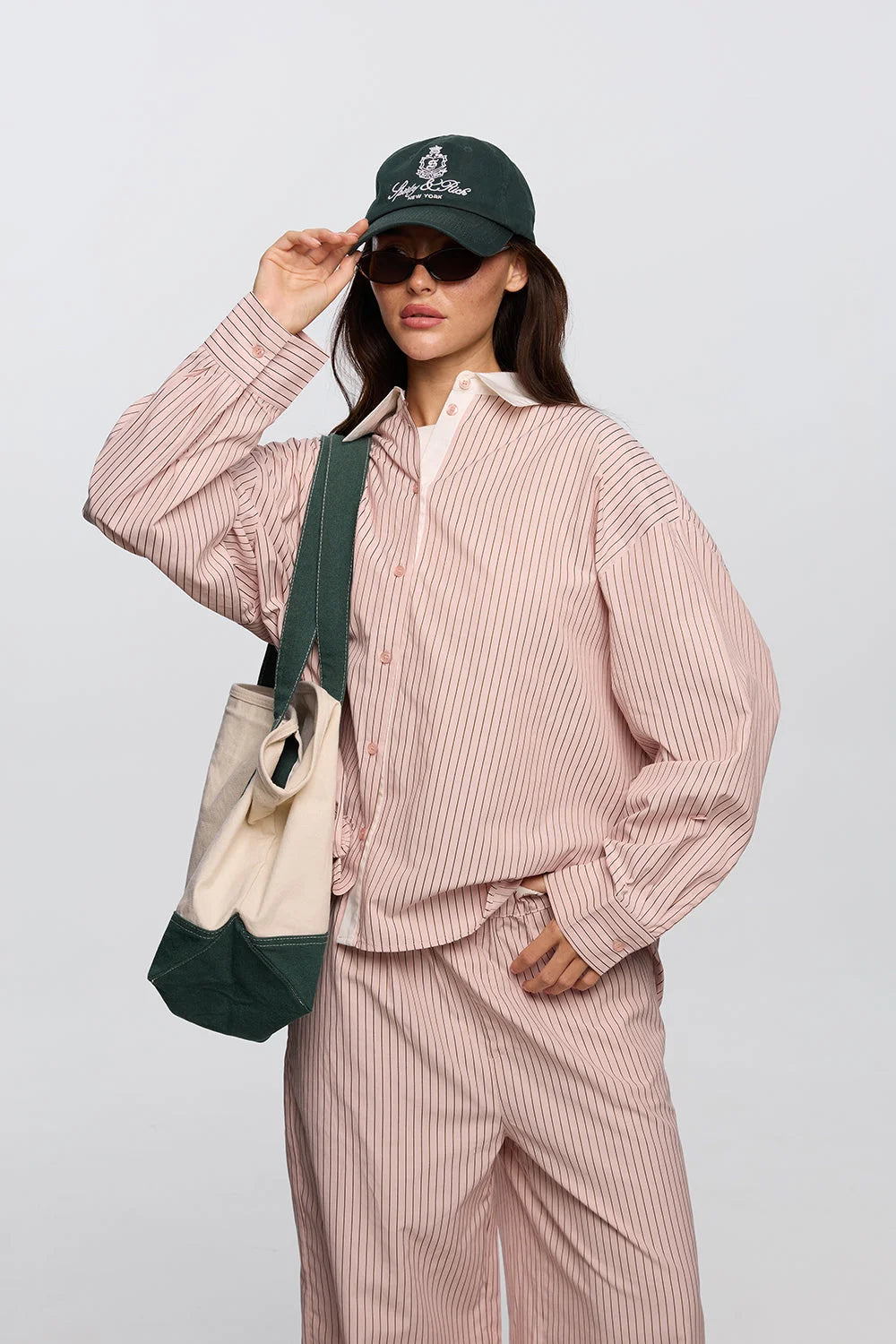 Whip pink pants women styled with bra top lifestyle outfit - UNIX | بنطلون بينك نسائي منسق مع توب برا لايف ستايل إطلالة أنيقة - UNIX