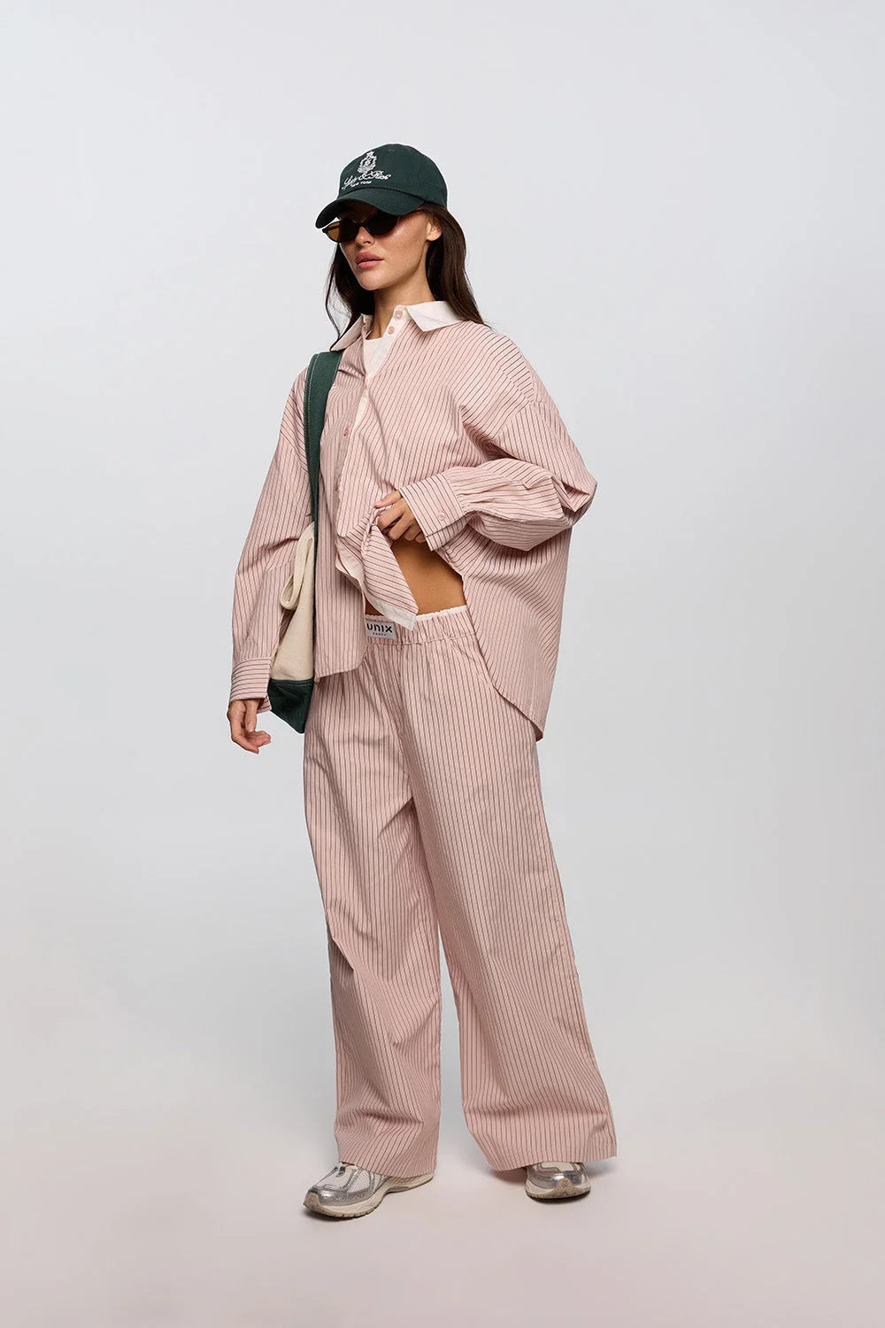 Pink pyjama set women side view feminine lounge wear - UNIX | طقم بيجاما بينك نسائي من الجانب لاونج وير أنثوي وأنيق - UNIX
