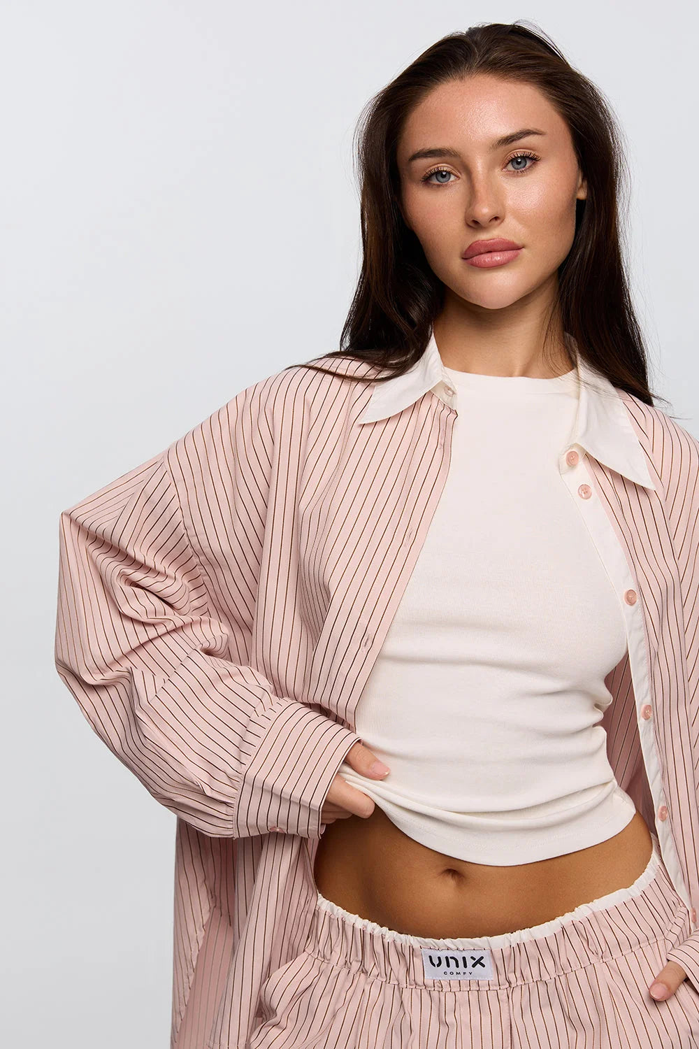 Whip pink lounge pants set back view women relaxed fit - UNIX | طقم بنطلون لاونج بينك نسائي من الخلف بقصة واسعة مريحة - UNIX