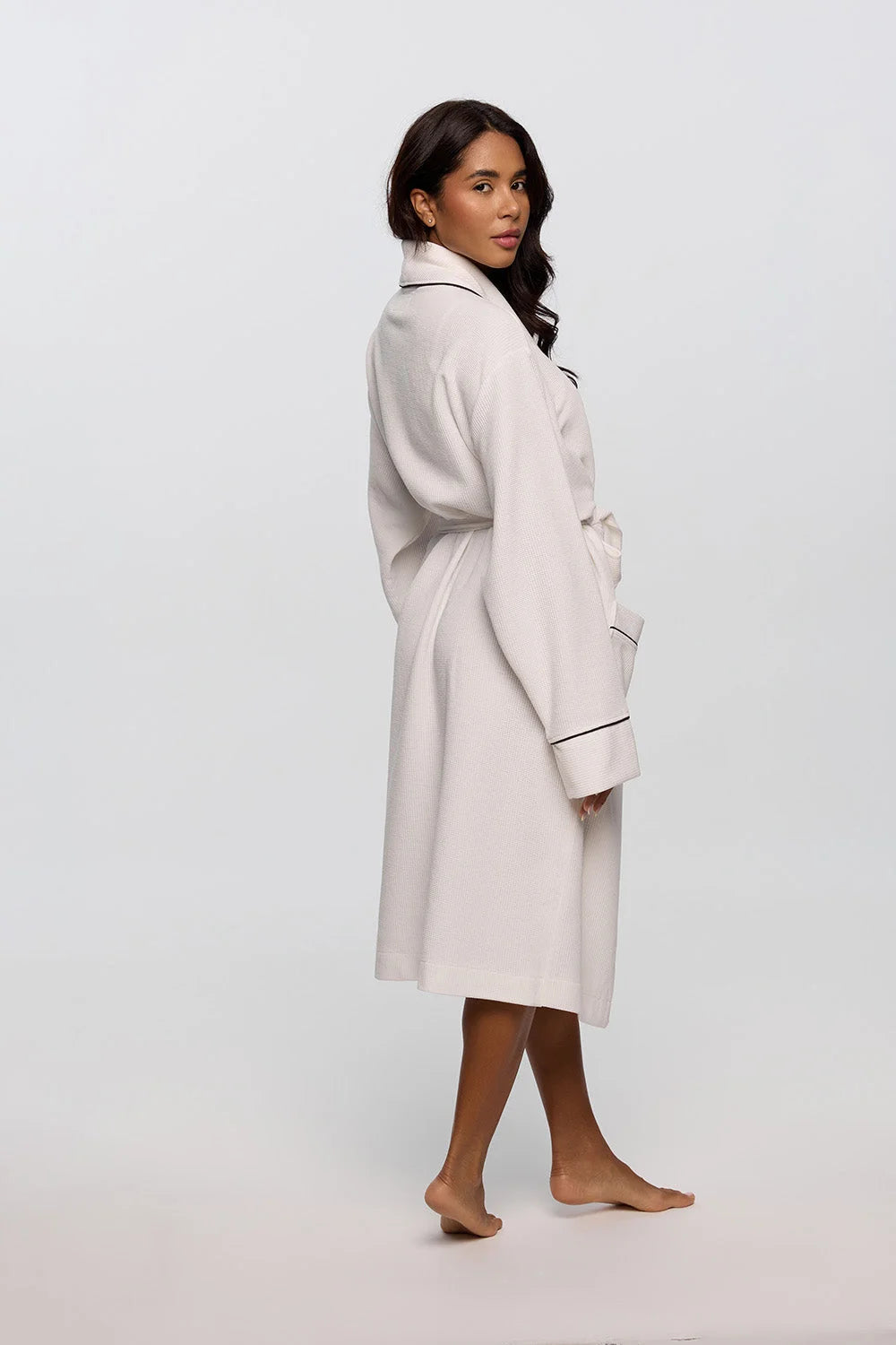 Women white robe front view tied belt elegant lounge - UNIX | روب نسائي أبيض من الأمام بحزام معقود بإطلالة لاونج راقية - UNIX