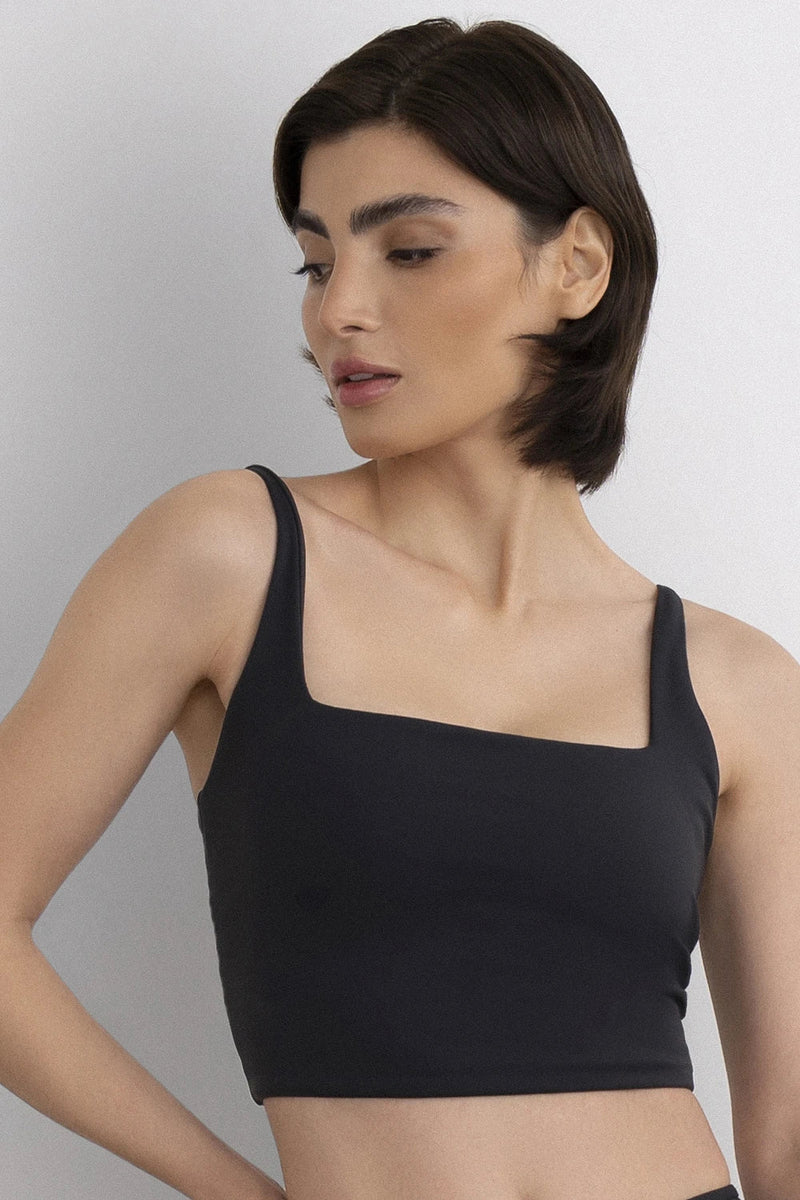 Core Control sports bra women black supportive fit - UNIX | توب رياضي أسود نسائي بدعم قوي مناسب للتمارين الشاقة — UNIX