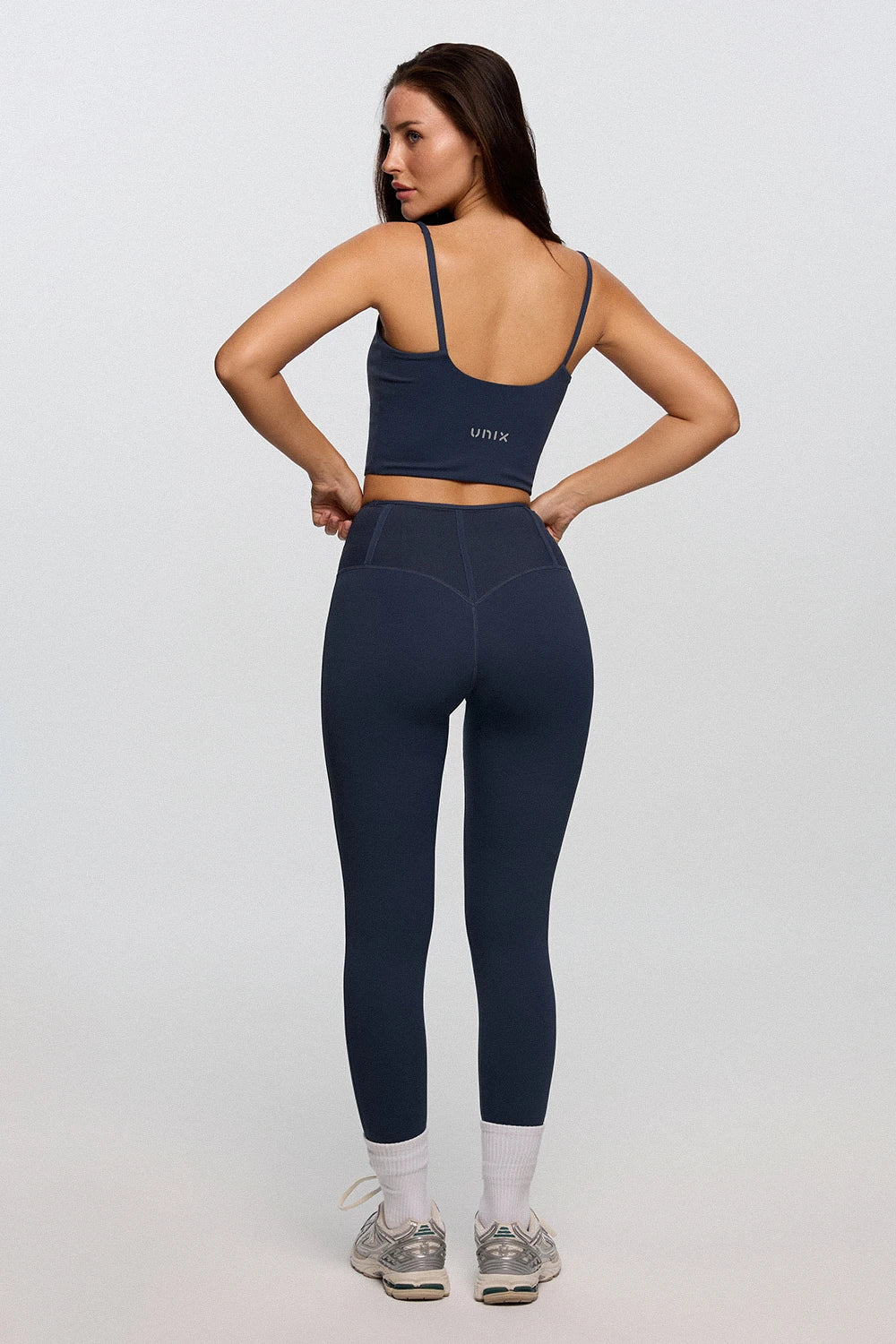 Core Control leggings women midnight blue styled gym look - UNIX | إطلالة رياضية نسائية بتايت كحلي مناسب للجيم والمشي — UNIX
