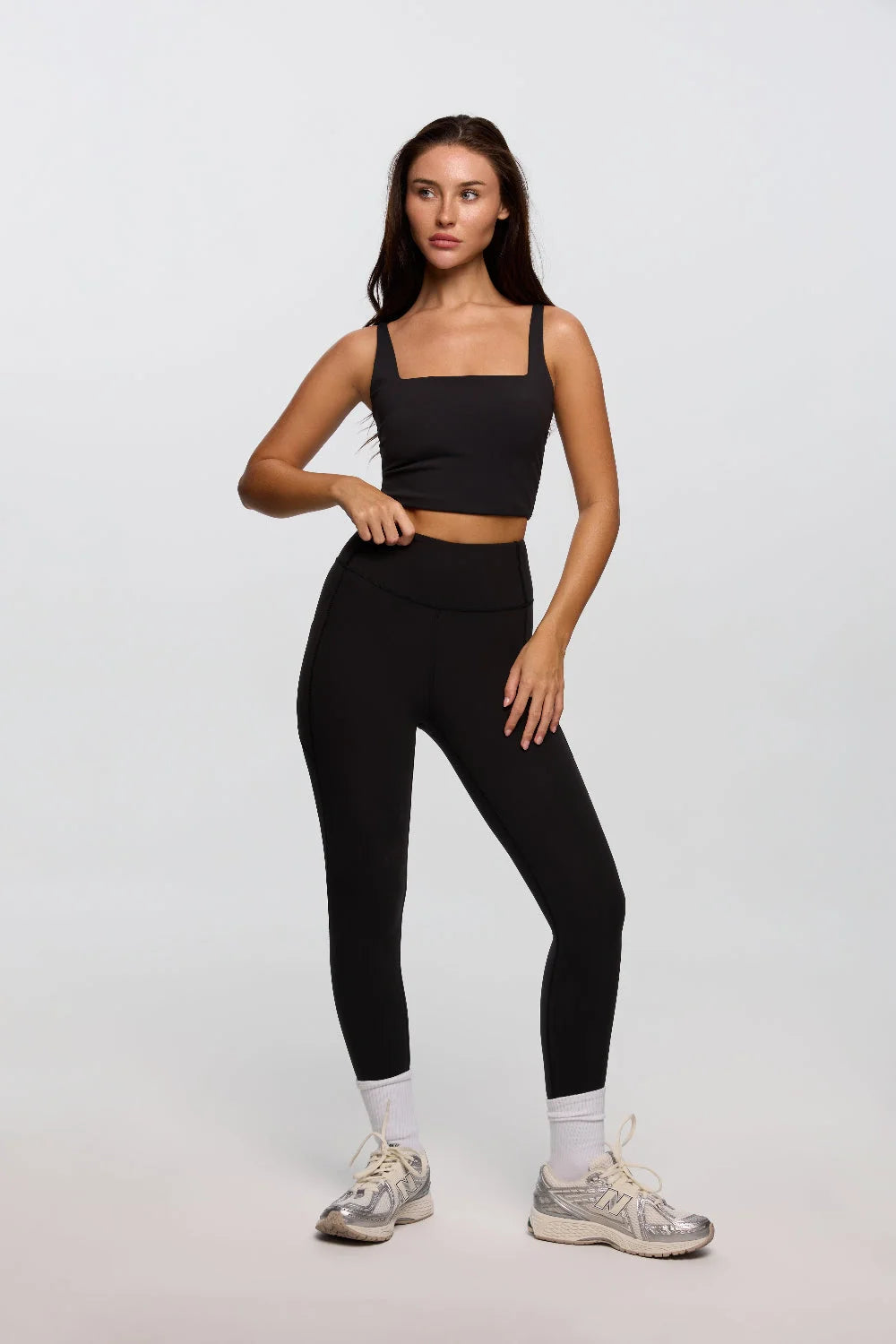 Black sculpting leggings side profile women curve enhancing fit - UNIX | ليقنز نحت الجسم أسود نسائي من الجانب بقصة تبرز وتعزز جمال القوام - UNIX