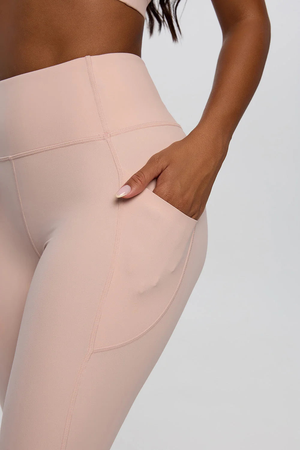 Pink leggings women front view sculpting activewear feminine - UNIX | ليقنز نسائي بينك من الأمام يبرز جمال الجسم أكتيف وير أنثوي وراقي - UNIX