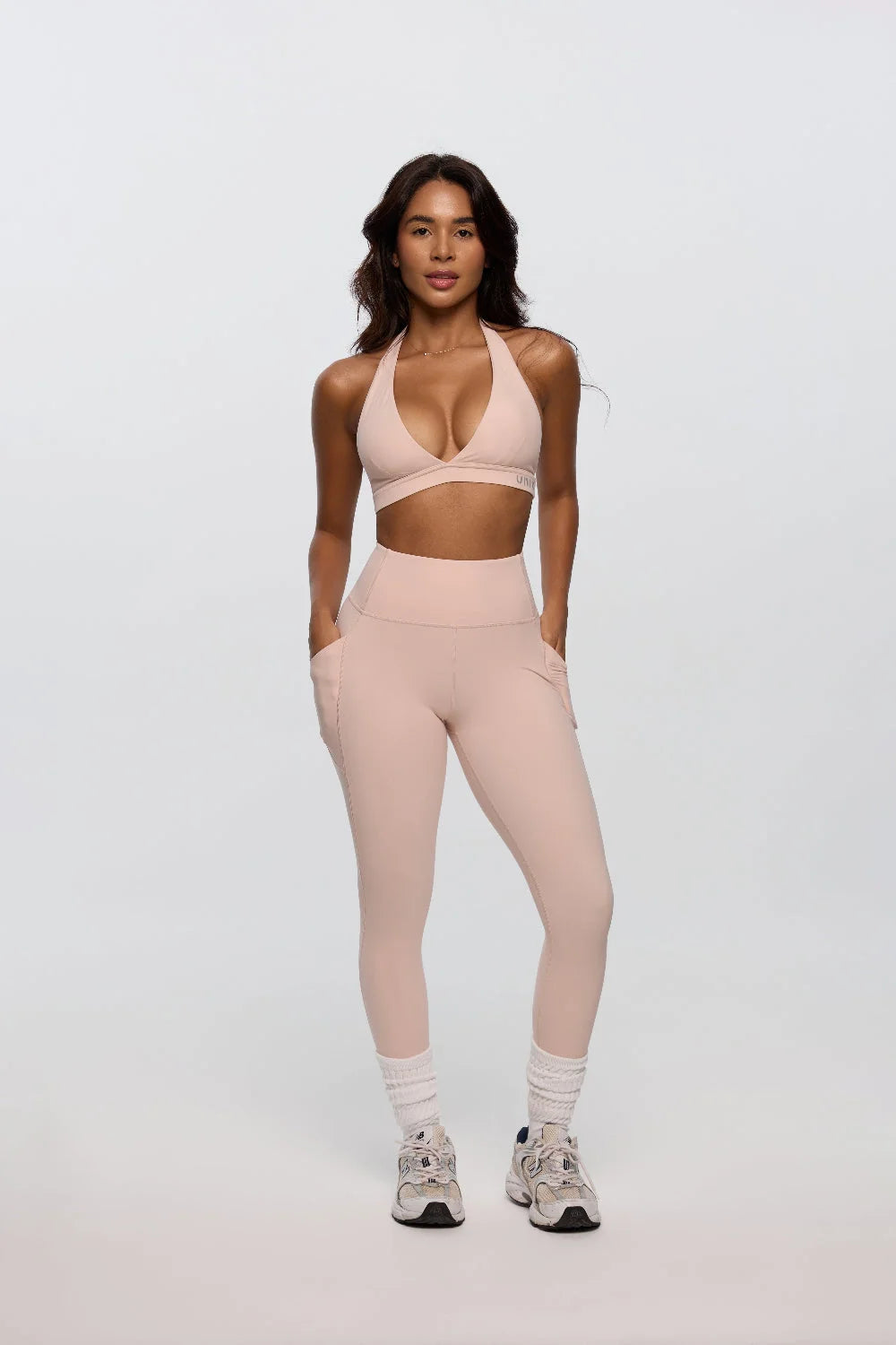 Pink curve enhance leggings women side view body shaping fit - UNIX | ليقنز بينك نسائي من الجانب بقصة تبرز جمال الجسم وتدعم الحركة - UNIX