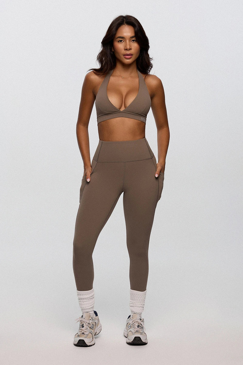 Curve Enhance set women toffee back view - UNIX | طقم رياضي توفي نسائي من الخلف بقصة تدعم الجسم — UNIX