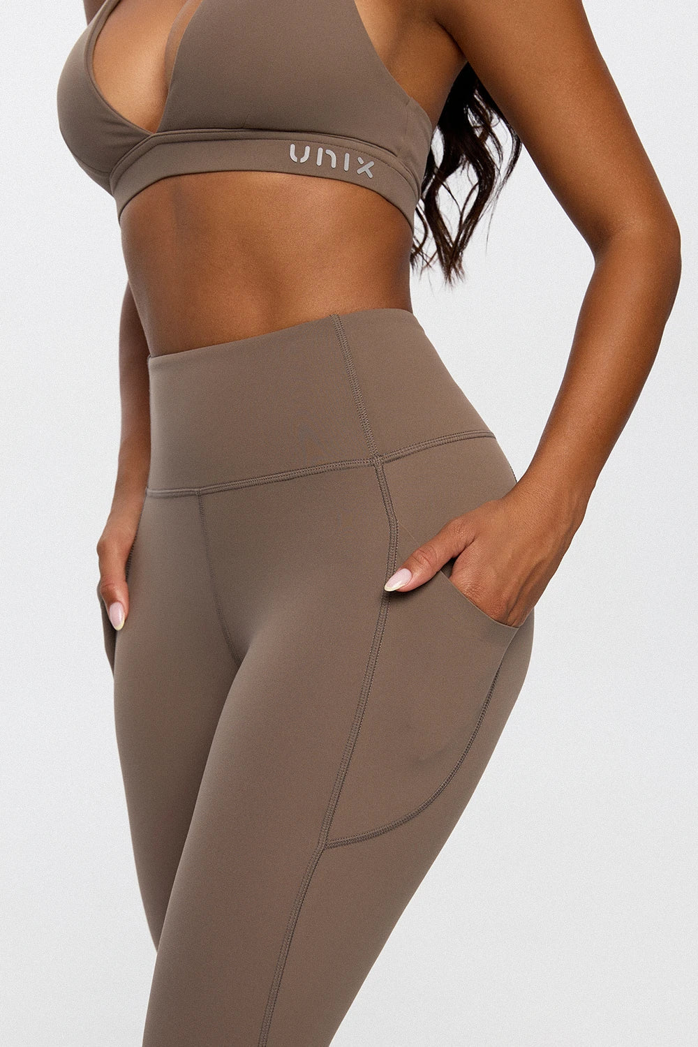 Curve Enhance set women toffee supportive fit - UNIX | طقم رياضي توفي نسائي بدعم قوي يبرز القوام — UNIX