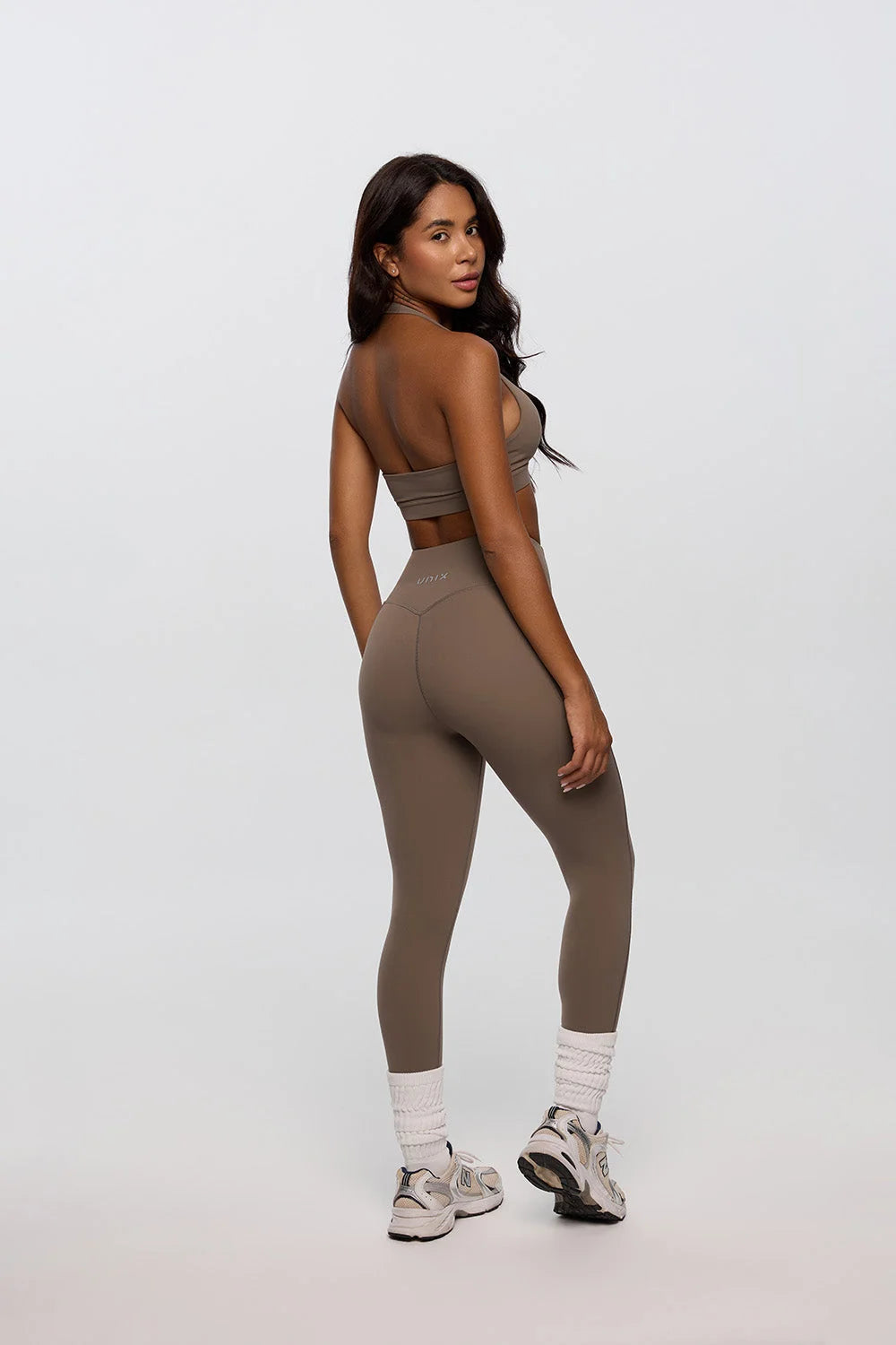 Brown two piece set women front view feminine sculpting fit - UNIX | طقم بني نسائي قطعتين من الأمام بقصة أنثوية تبرز القوام - UNIX
