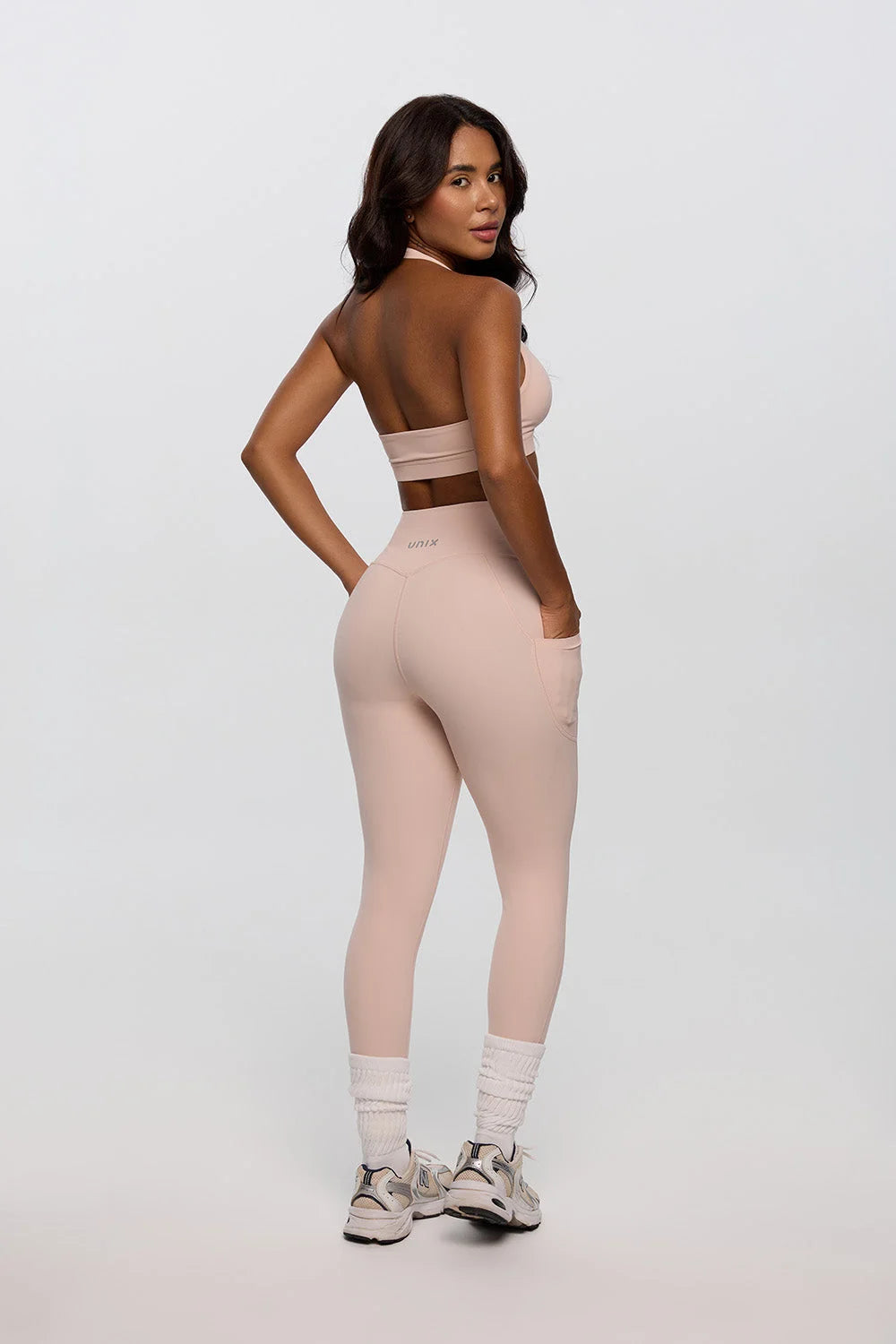 Pink activewear two piece set women front view sculpting - UNIX | طقم أكتيف وير بينك نسائي قطعتين من الأمام ينحت الجسم - UNIX