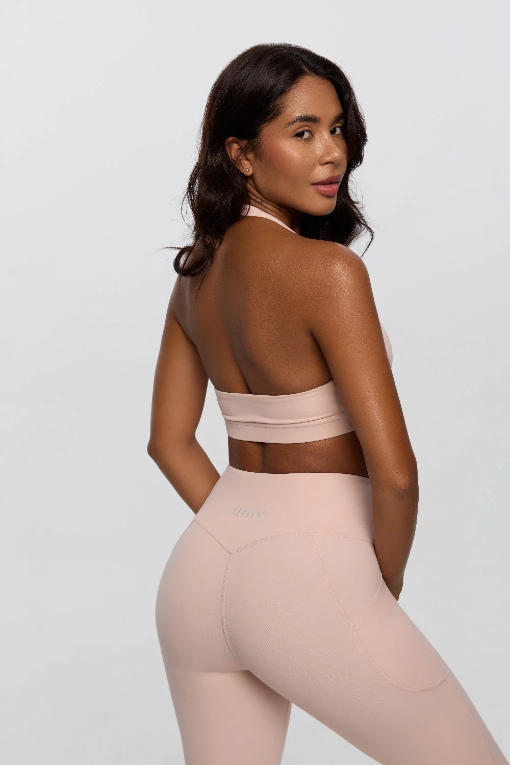 Pink curve enhance set back view women heart seam detail - UNIX | طقم كيرف إنهانس بينك نسائي من الخلف بتفاصيل خياطة على شكل قلب - UNIX