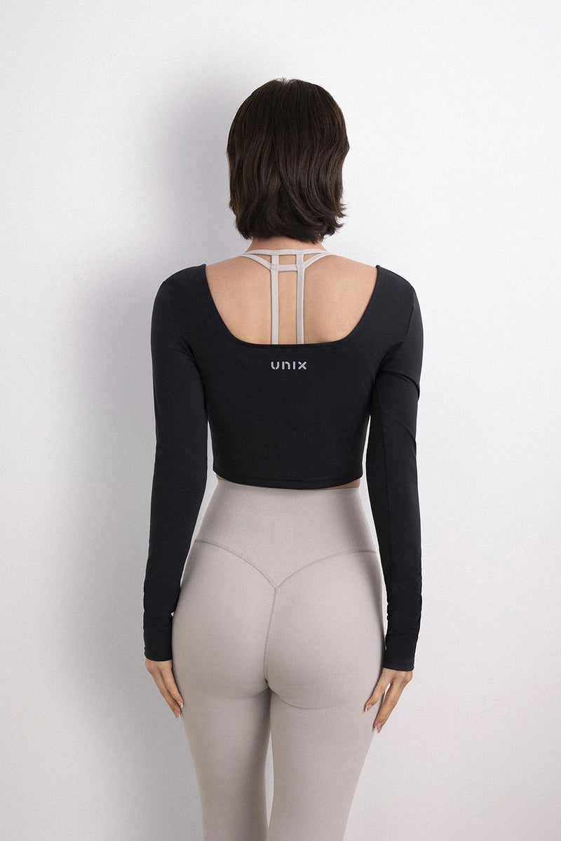 Femme Scoop top women black back view - UNIX | توب رياضي أسود نسائي من الخلف بقصة ملتصقة — UNIX