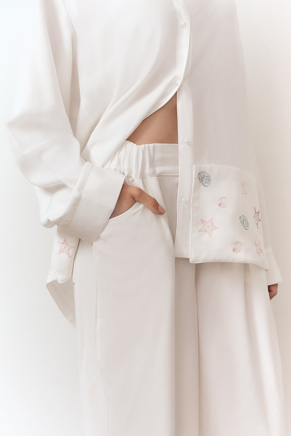 Pearla linen set women delicate marine embroidery detail - UNIX | طقم كتان بيرلا نسائي بتطريز بحري رقيق - UNIX