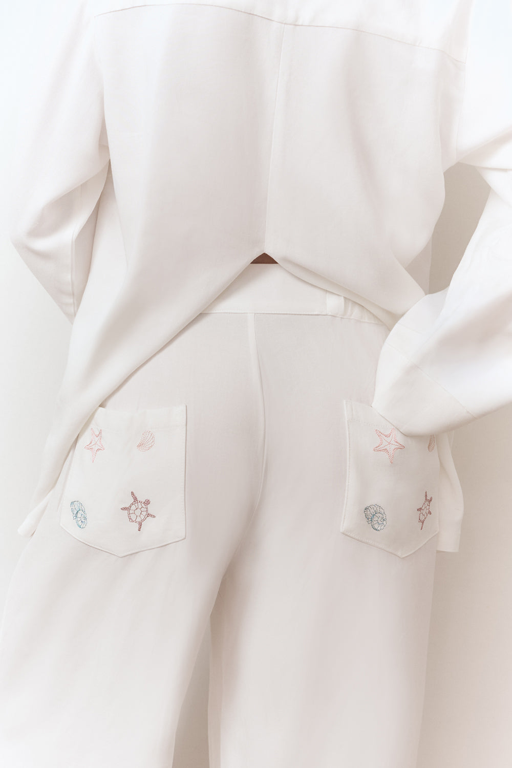 Pearla set women styled for quiet mornings and travel - UNIX | طقم بيرلا نسائي بإطلالة للصباحات الهادئة وأيام السفر - UNIX