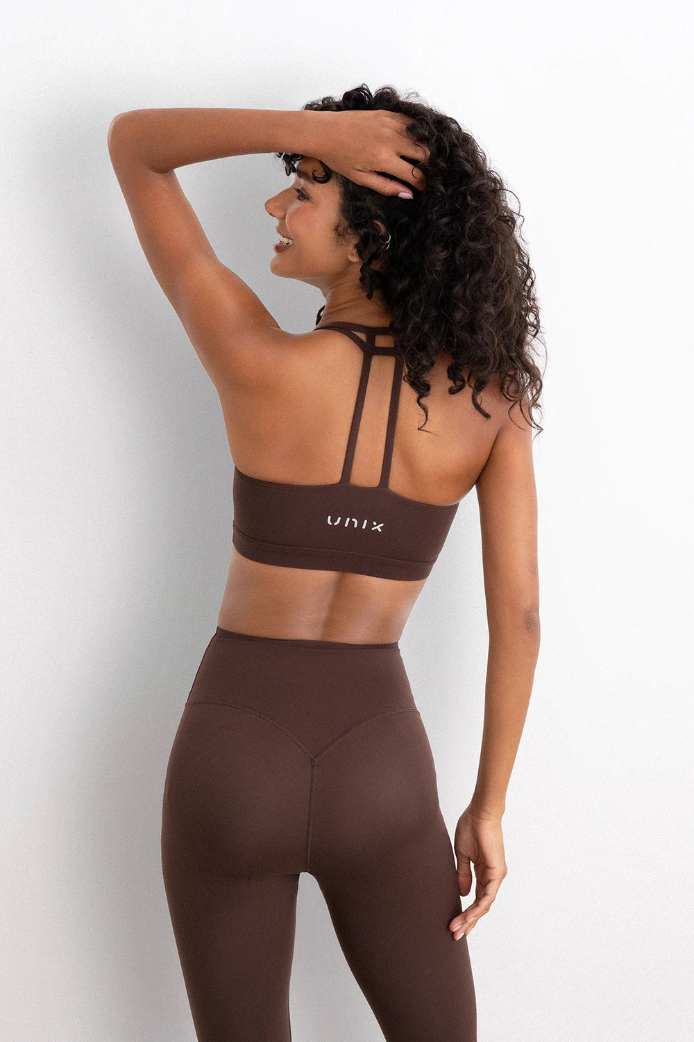 Sculpting leggings women chocolate back view - UNIX | ليقنز رياضي بني نسائي من الخلف بقصة تنحت الجسم — UNIX
