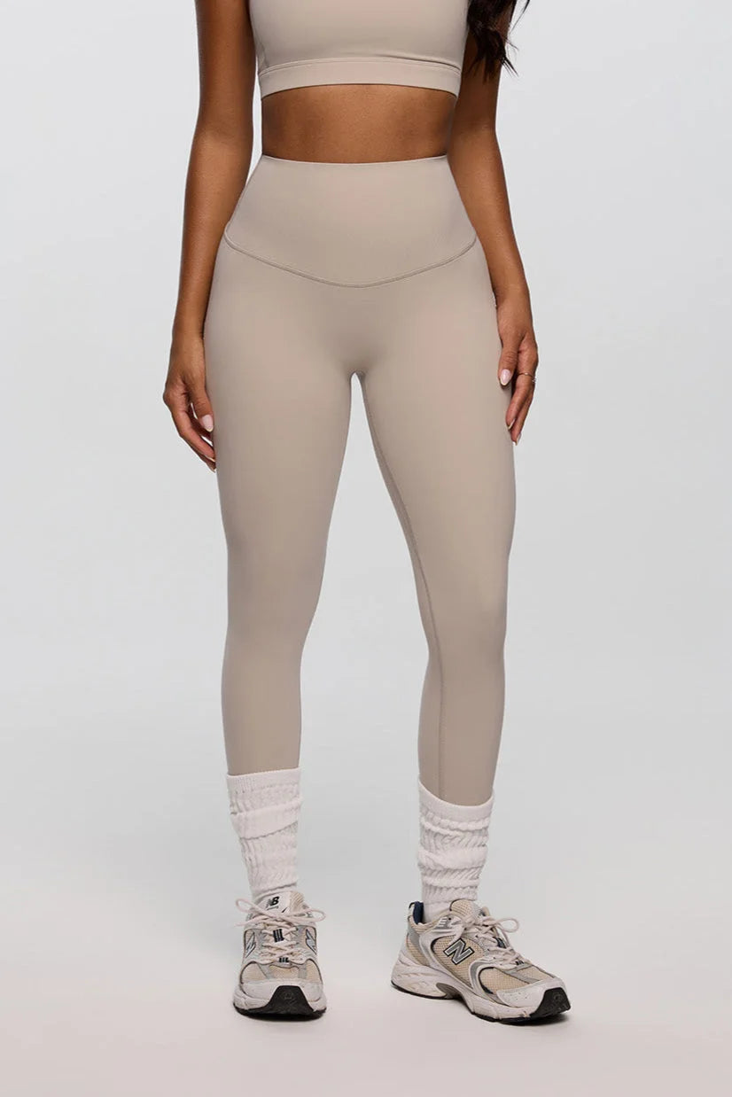 Vanilla cream sculpting leggings high waist soft contour fabric - UNIX | ليقنز نحت الجسم بلون الفانيلا بخصر عالي وقماش ناعم يبرز القوام - UNIX