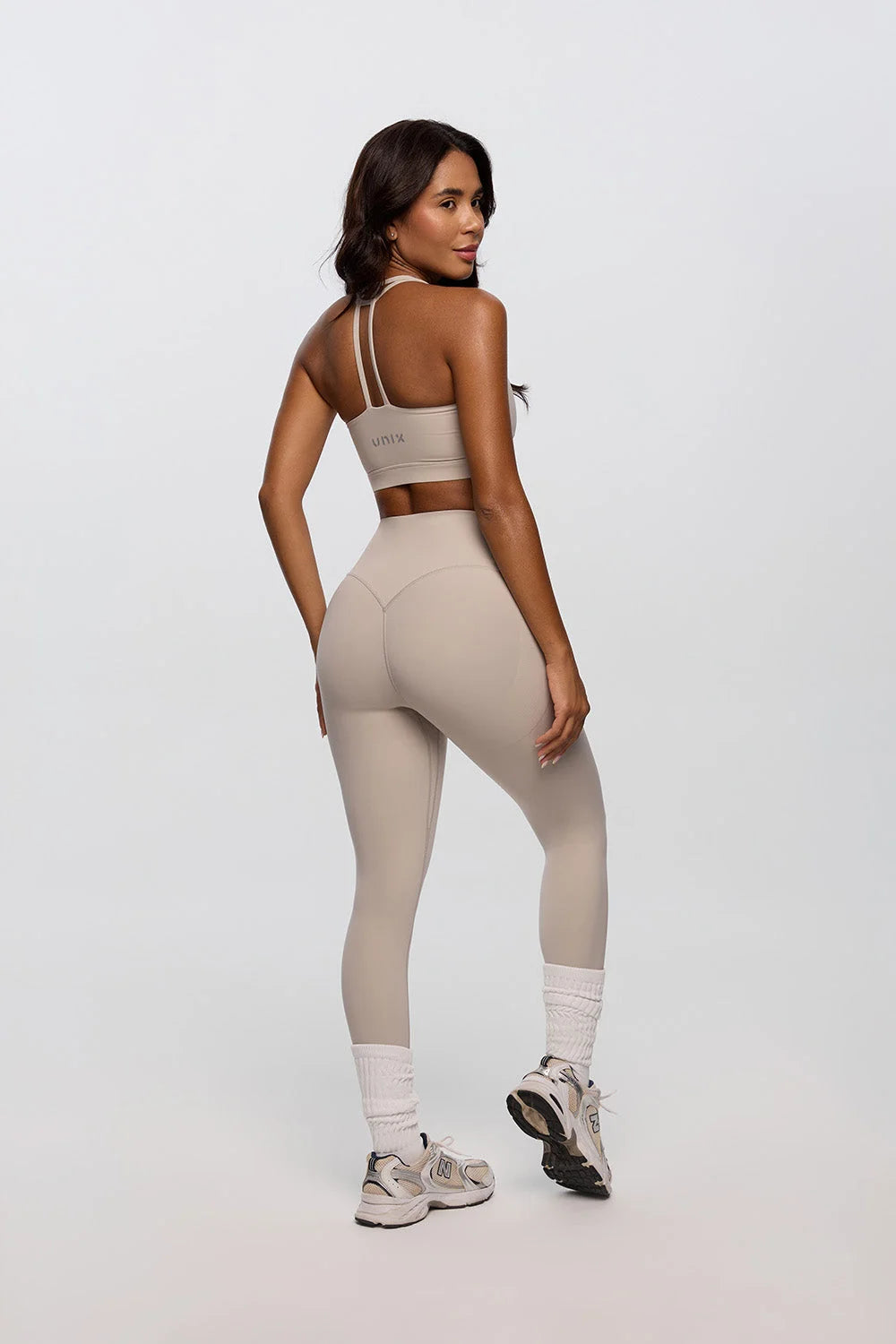 Cream women leggings front view sculpting activewear - UNIX | ليقنز نسائي بلون الكريمي من الأمام يبرز الجسم أكتيف وير راقي - UNIX