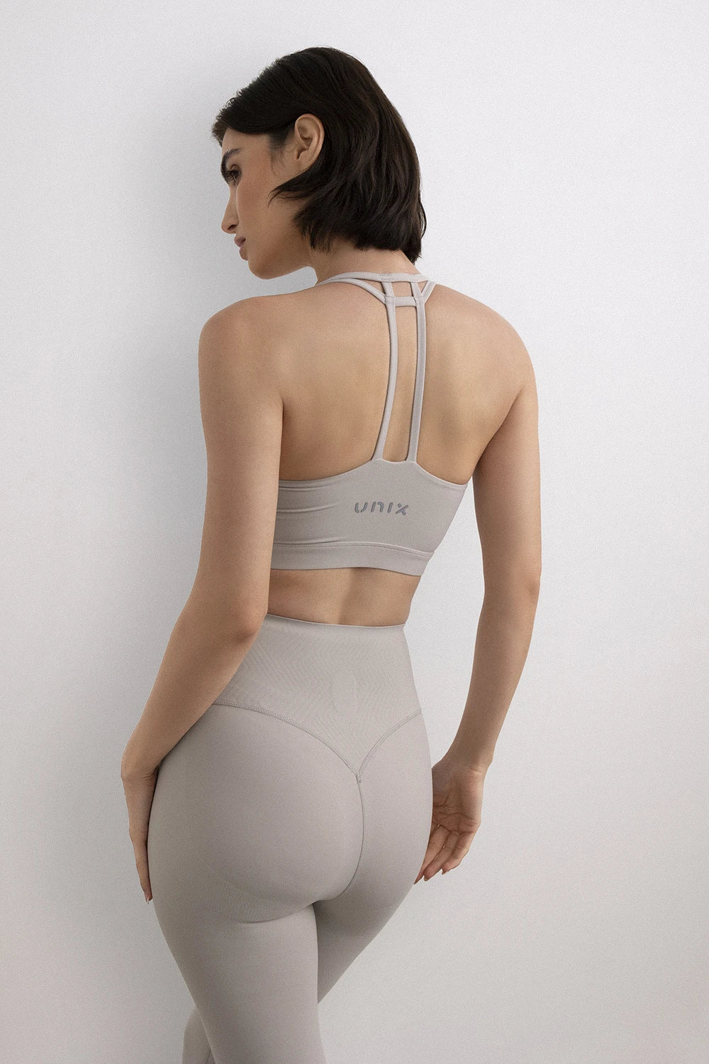 Sculpting set women vanilla styled gym look - UNIX | إطلالة رياضية نسائية بطقم فانيلا مناسب للجيم والمشي — UNIX