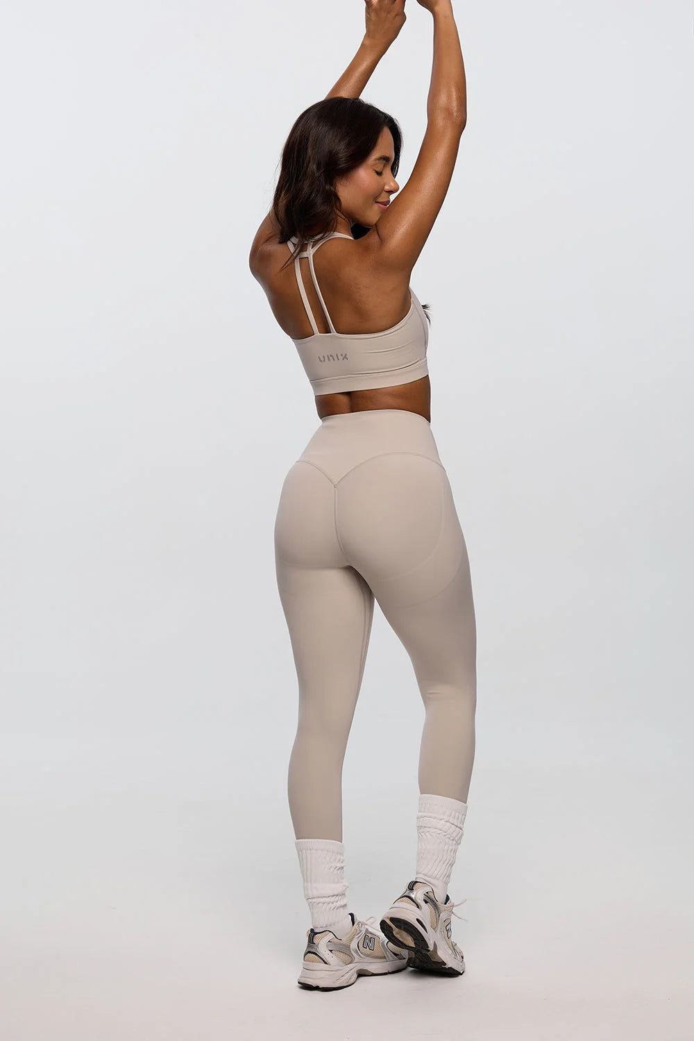 Cream sculpting set side profile women shaping activewear fit - UNIX | طقم نحت الجسم كريمي من الجانب للنساء بقصة تبرز القوام - UNIX