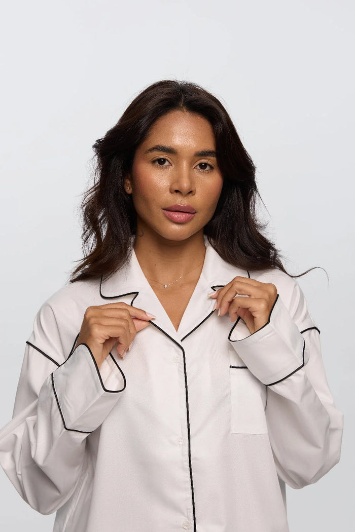 White soft cotton shirt for women minimal lounge style front view - UNIX | قميص نسائي أبيض من القطن الناعم بإطلالة لاونج بسيطة وأنيقة من الأمام - UNIX