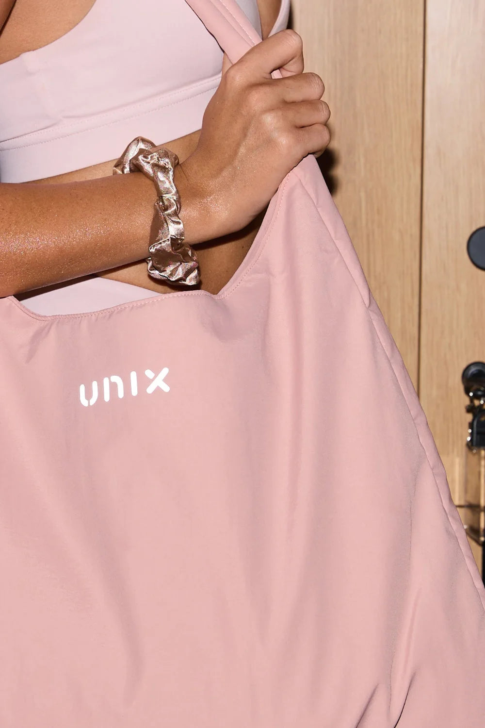Powder pink gym bag styled product shot premium UNIX accessory - UNIX | لقطة منتج شنطة جيم بينك باودر بأسلوب لايف ستايل إكسسوار UNIX فاخر - UNIX