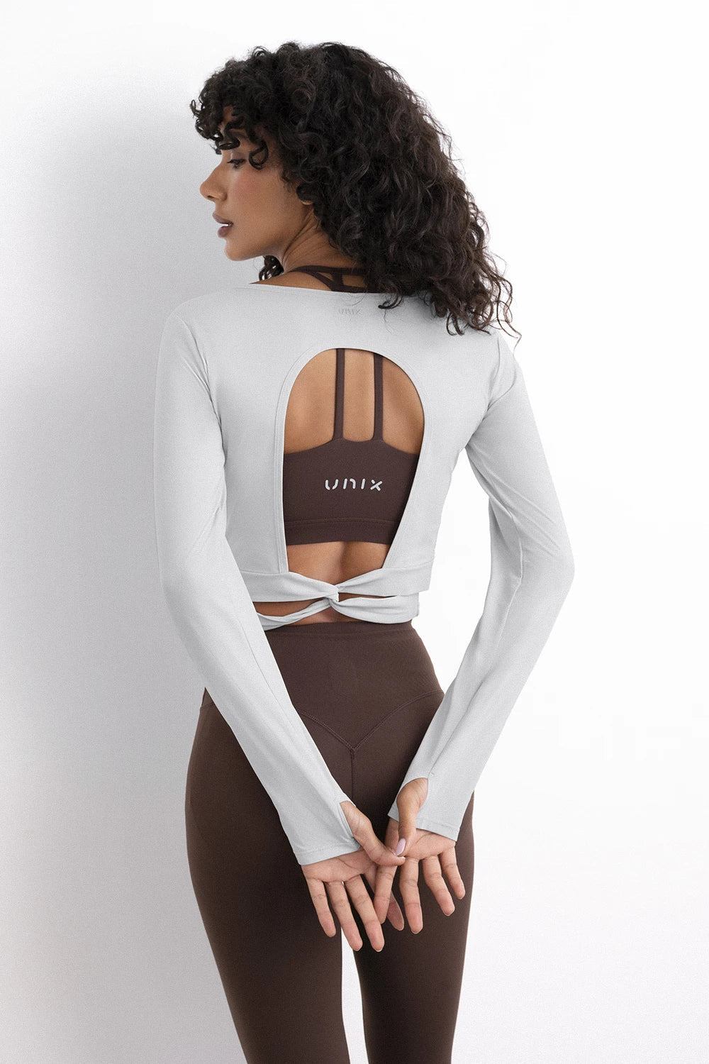 Twist top women silver thumbhole sleeves - UNIX | توب تويست فضي نسائي بأكمام ذات فتحات إبهام — UNIX