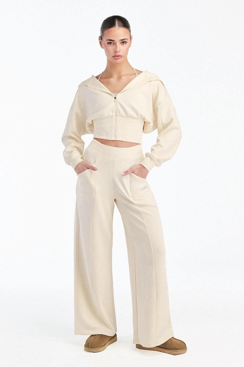 Waist Tone set women off-white relaxed fit - UNIX | طقم أوف وايت نسائي بقصة واسعة مريحة للمشاوير والجيم — UNIX